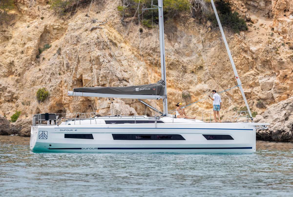 sailing-boat-dufour-41-exterior-0207